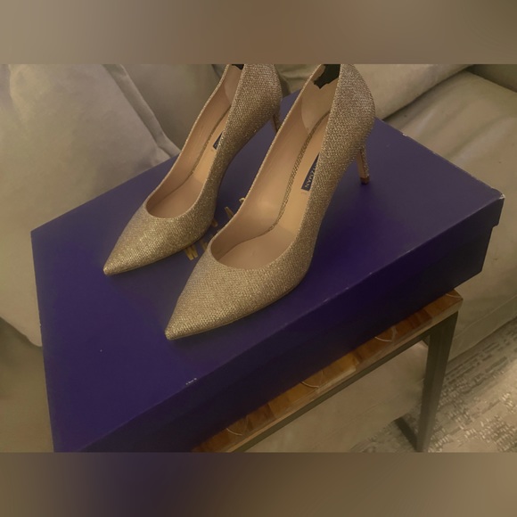 Gold sparkle Stuart Weitzman heels - Picture 4 of 7